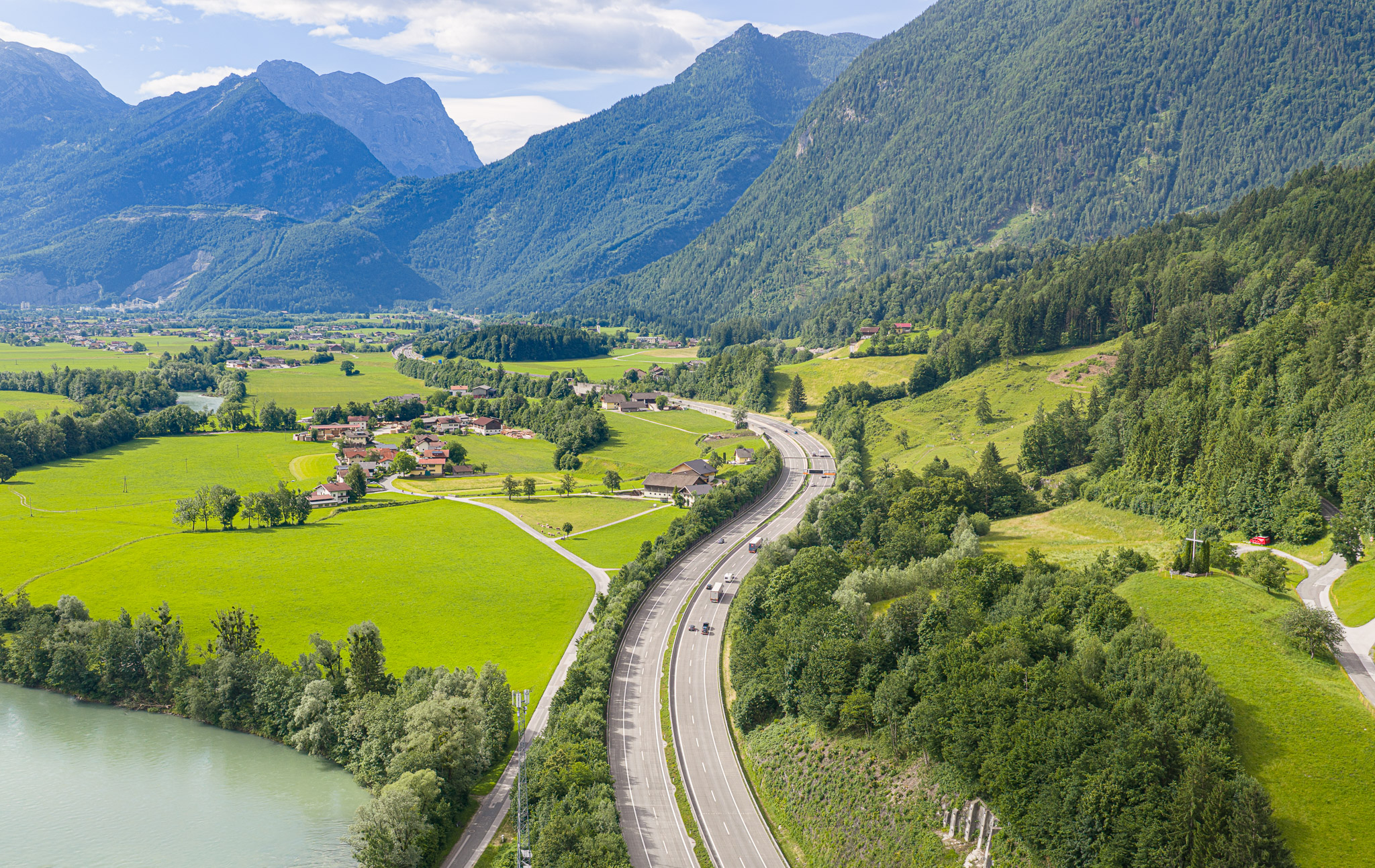 Drohnenfoto der A 10 Tauern Autobahn